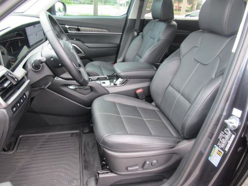 Used 2024 Kia Telluride EX w/ EX Captain's Chair Package FWD image 20