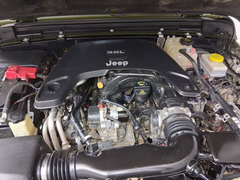 Used 2021 Jeep Wrangler Unlimited Rubicon AWD/4WD image 37