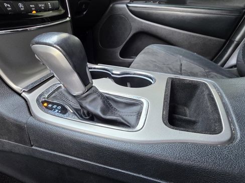 Used 2019 Jeep Grand Cherokee Altitude RWD image 24