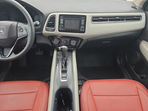 Used 2019 Honda HR-V LX image 11