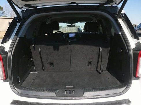 Used 2024 Ford Explorer XLT w/ Equipment Group 202A image 16