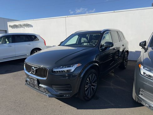 Certified 2022 Volvo XC90 T6 Momentum w/ Climate Package image 3