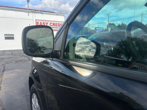 Used 2019 Dodge Grand Caravan SE w/ UConnect Hands-Free Group image 21