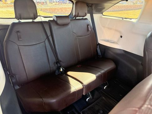 Used 2022 Toyota Sienna Platinum image 31