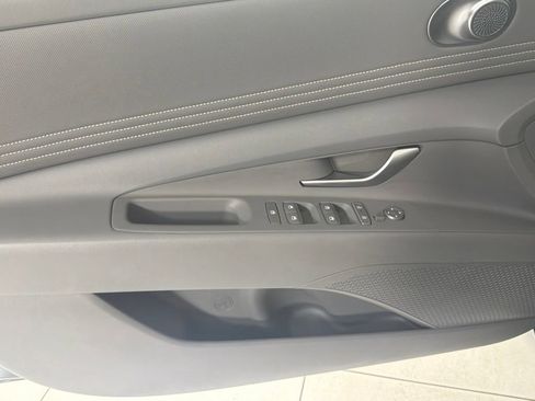 Certified 2025 Hyundai Elantra SEL FWD image 12