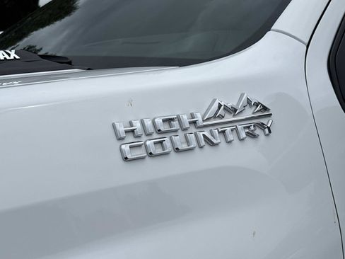 Used 2024 Chevrolet Silverado 2500 High Country w/ High Country Premium Package AWD/4WD image 12