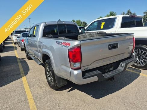 Used 2016 Toyota Tacoma TRD Sport AWD/4WD image 3