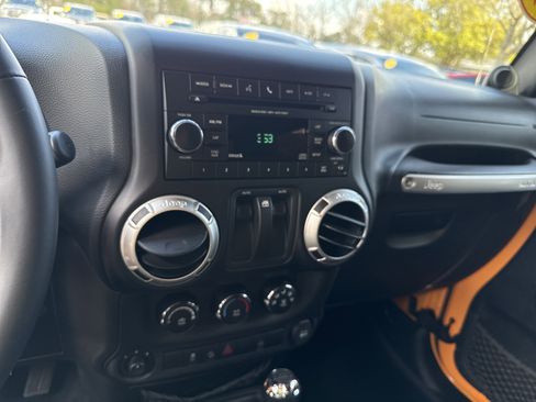 Used 2012 Jeep Wrangler Sahara w/ Connectivity Group image 28