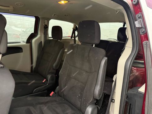 Used 2018 Dodge Grand Caravan SE w/ UConnect Hands-Free Group image 21