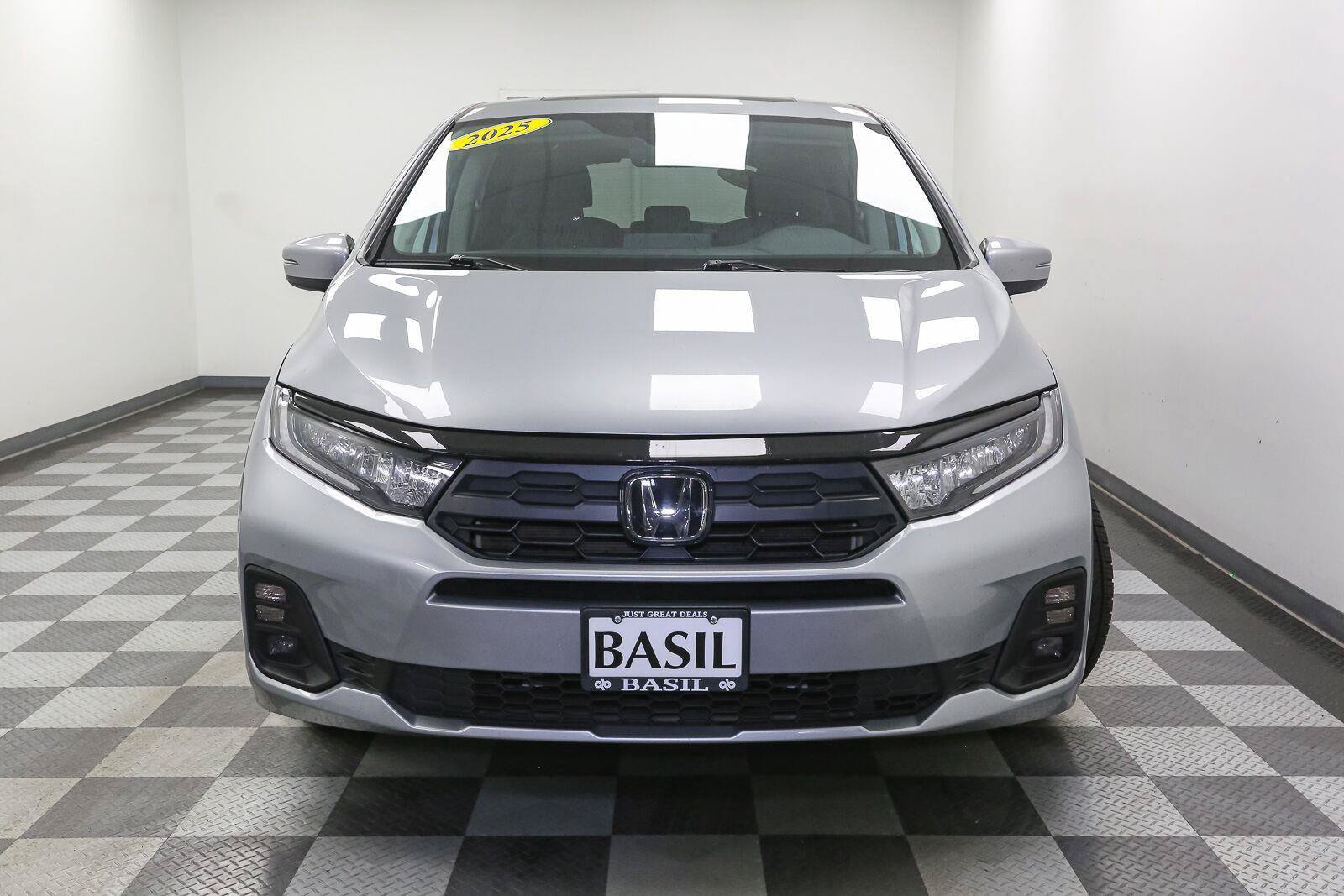 Used 2025 Honda Odyssey EX-L image 3
