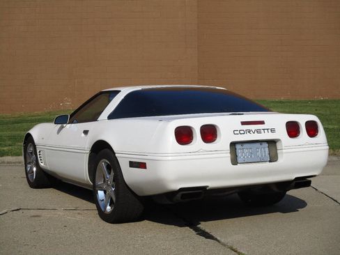 Used 1996 Chevrolet Corvette Coupe image 5