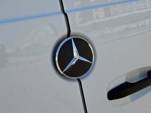 Used 2025 Mercedes-Benz Sprinter 2500 image 13