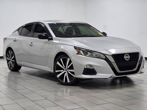 Used 2020 Nissan Altima 2.5 SR image 2