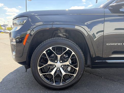 Used 2025 Jeep Grand Cherokee Summit AWD/4WD image 11