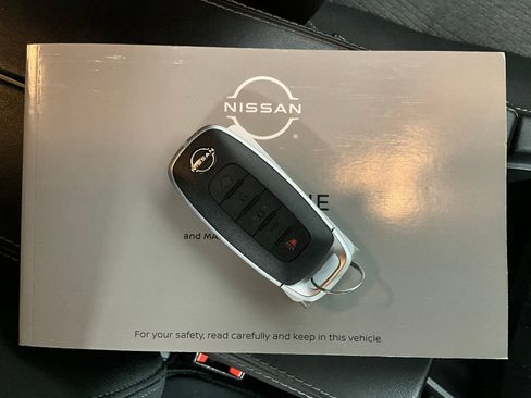 Used 2025 Nissan Rogue SV AWD/4WD image 13
