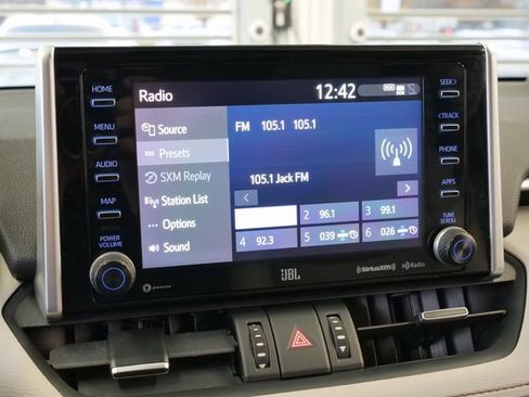 Used 2021 Toyota RAV4 XLE Premium image 19