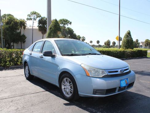 Used 2009 Ford Focus SE image 2