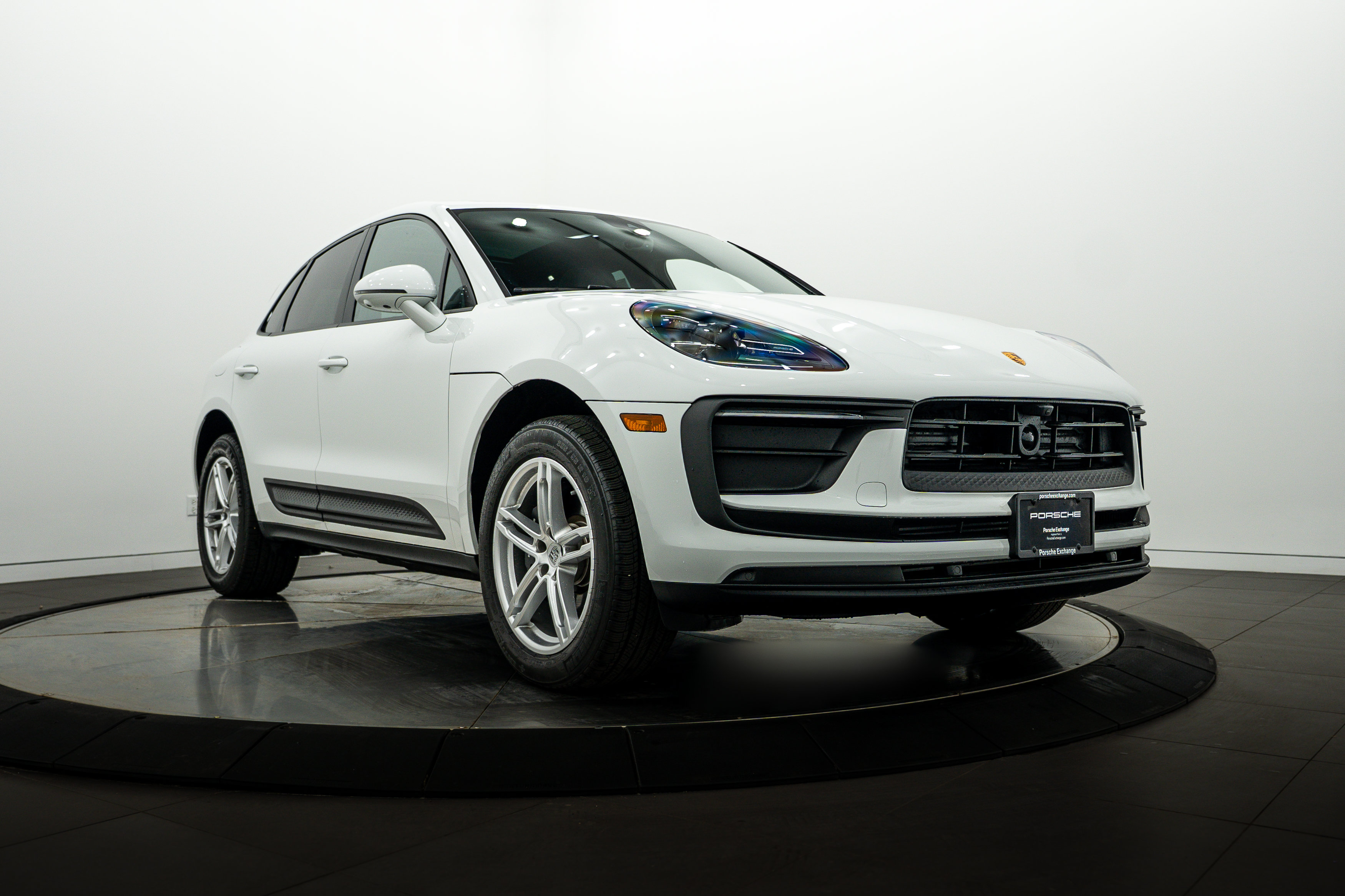 Certified 2026 Porsche Macan AWD/4WD image 9