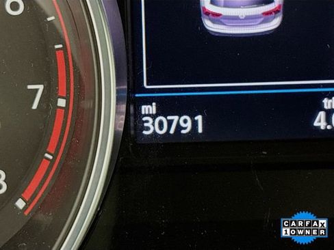 Used 2021 Volkswagen Tiguan SE R-Line image 12