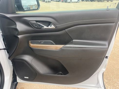 Used 2023 GMC Acadia SLE w/ Driver Convenience Package image 58