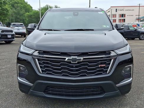 Used 2023 Chevrolet Traverse RS image 2