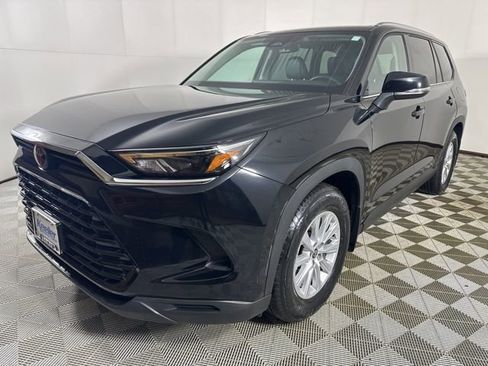 Used 2024 Toyota Grand Highlander XLE image 2