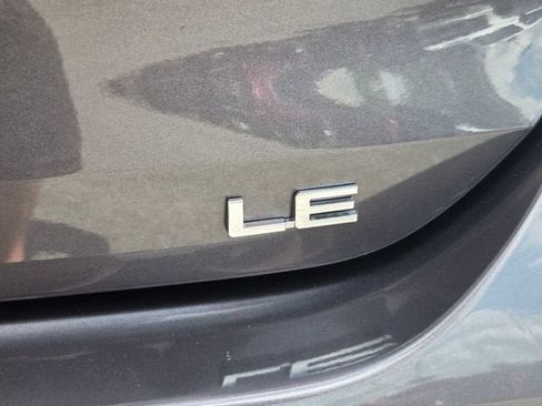 Used 2021 Toyota Highlander LE FWD image 14