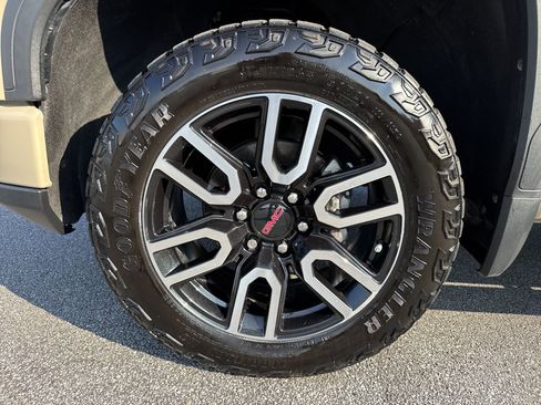 Used 2023 GMC Sierra 1500 AT4 w/ Technology Package AWD/4WD image 13
