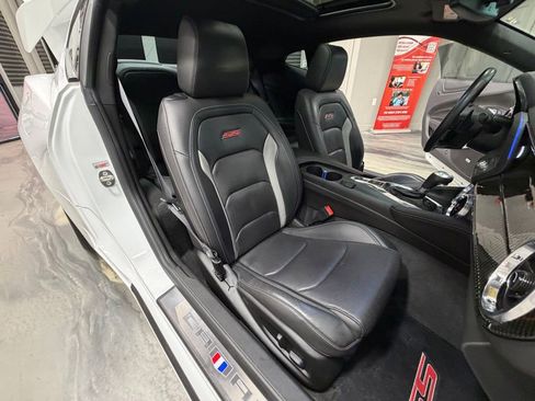 Used 2018 Chevrolet Camaro SS image 4