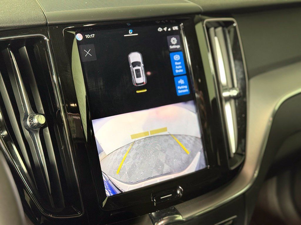 Used 2024 Volvo XC60 B5 Core w/ Protection Package Premier AWD/4WD image 15