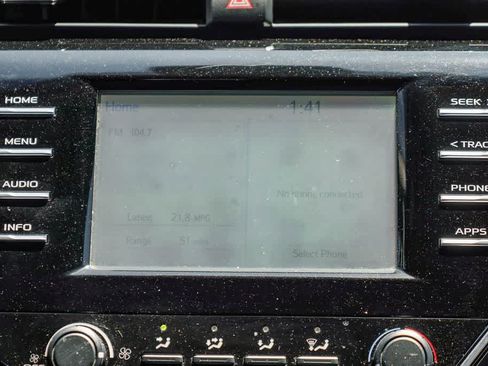 Used 2018 Toyota Camry LE FWD image 13
