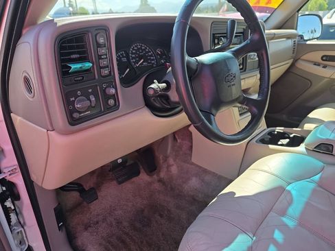 Used 2001 Chevrolet Suburban 2500 LT w/ LT Preferred Equipment Group AWD/4WD image 16
