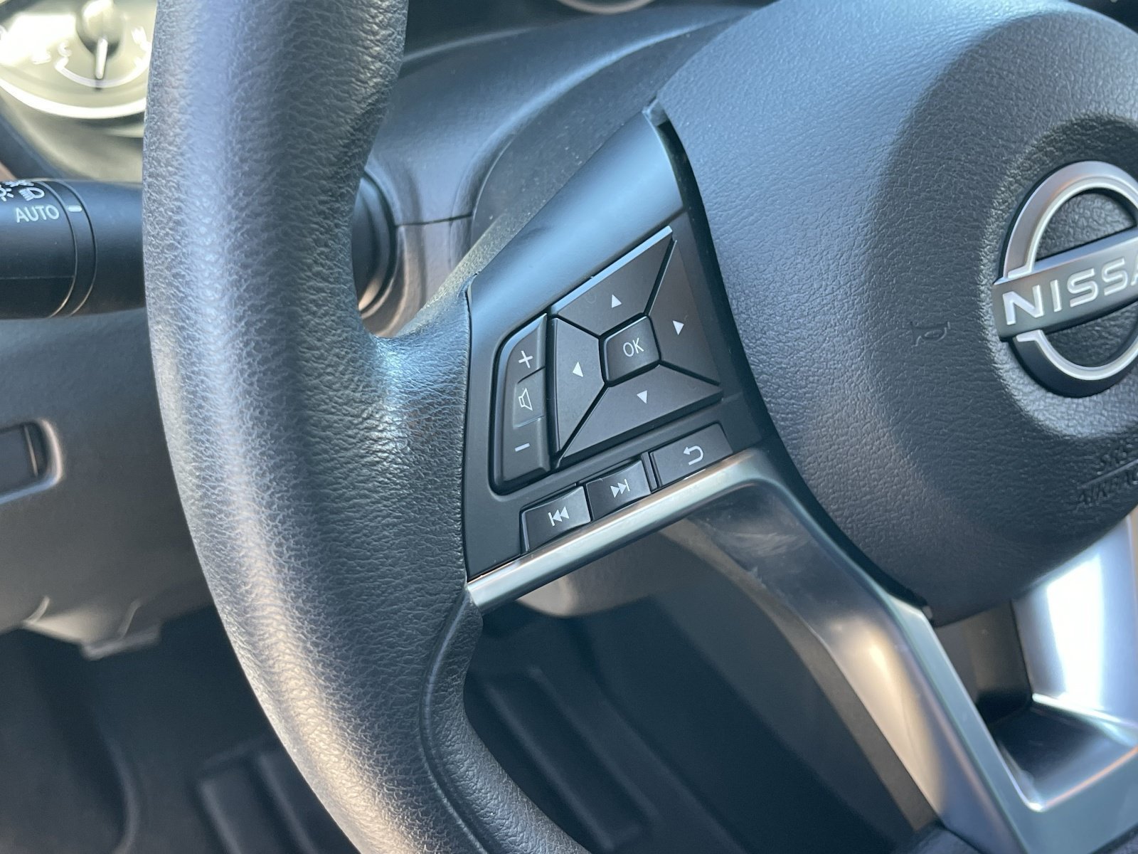 Used 2024 Nissan Sentra SV FWD image 25