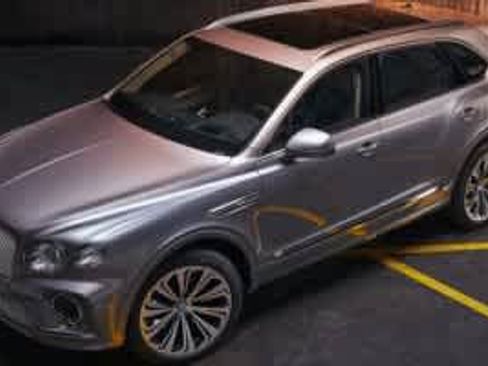 Used 2022 Bentley Bentayga AWD/4WD image 2