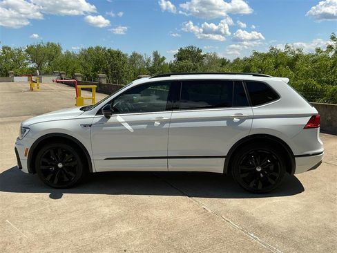 Used 2021 Volkswagen Tiguan SE R-Line image 3