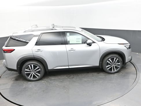 New 2025 Nissan Pathfinder Platinum image 38