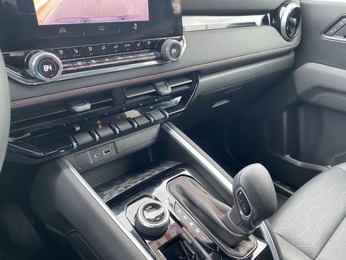 Used 2024 Chevrolet Colorado Z71 w/ Z71 Convenience Package 2 image 19