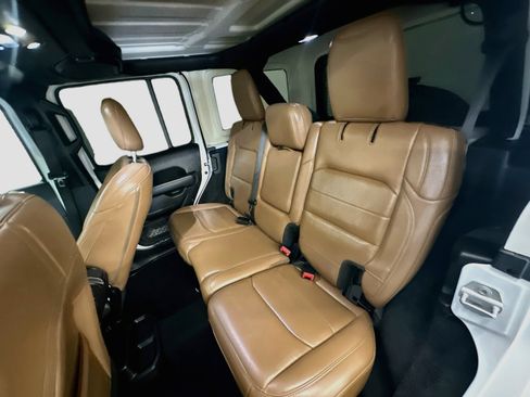 Used 2020 Jeep Wrangler Unlimited Sahara AWD/4WD image 29