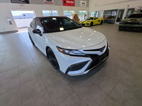 Used 2021 Toyota Camry XSE FWD image 4