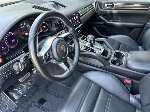 Used 2023 Porsche Cayenne GTS image 4