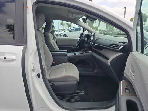 Used 2023 Toyota Sienna LE FWD image 10