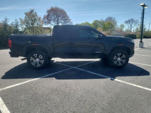 Used 2023 GMC Canyon AT4 w/ AT4 Premium Package AWD/4WD image 6
