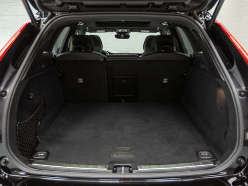 Used 2024 Volvo XC60 T8 Ultimate w/ Climate Package image 34