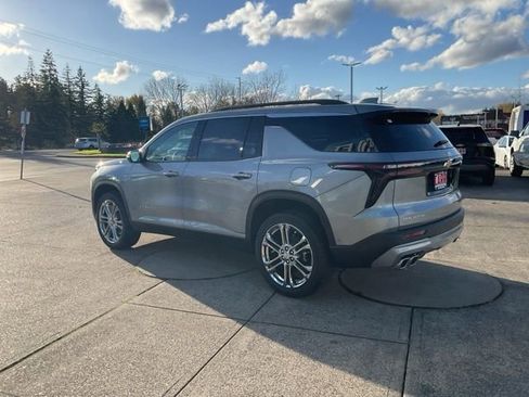 New 2025 Chevrolet Traverse LT w/ Enhanced Driving Package image 5