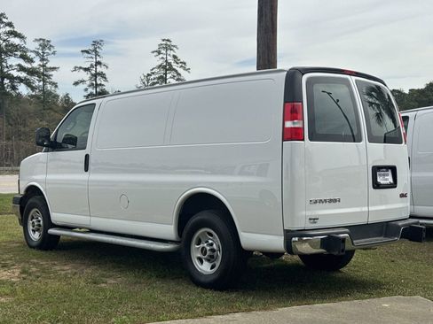 Used 2024 GMC Savana 2500 w/ Driver Convenience Package image 8