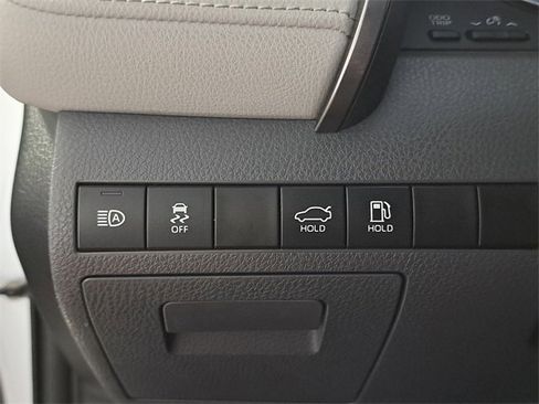 Used 2019 Toyota Camry XLE image 22