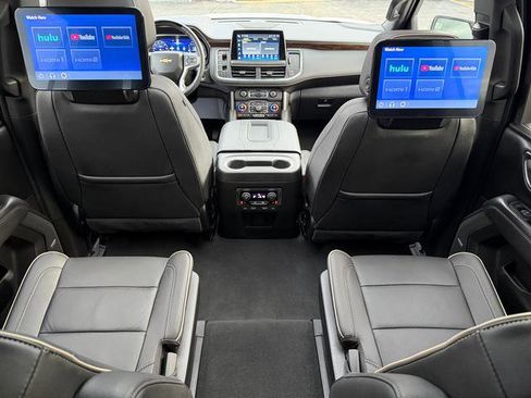 Used 2023 Chevrolet Suburban Premier w/ Advanced Technology Package AWD/4WD image 27