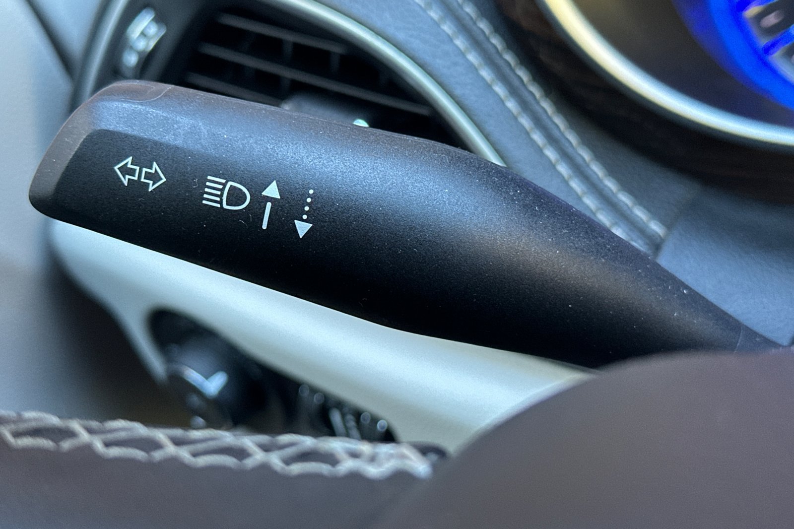 Used 2023 Chrysler Pacifica Limited FWD image 34