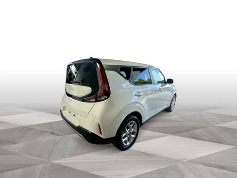 Used 2025 Kia Soul LX w/ LX Technology Package FWD image 8