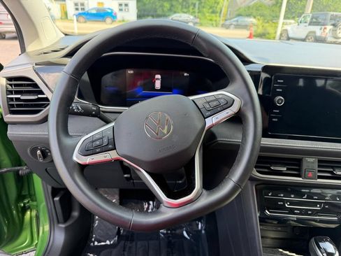 Used 2025 Volkswagen Taos SE AWD/4WD image 33